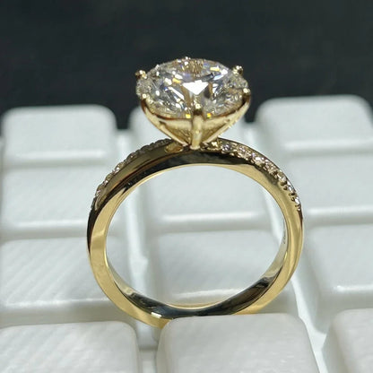 Bague de Fiançailles en Or 18 Carats avec Diamant Rond 3 Carats - Élégance Sur Mesure par Meisidian